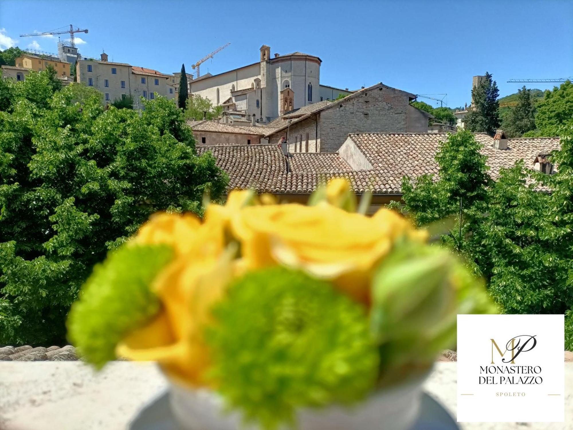 Monastero Del Palazzo Casa Vacanze 斯波莱托 外观 照片